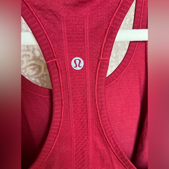 Rare Lululemon Custom Gold’s Gym Studio Coach Red Racerback Tank Top Activewear - Picture 7 of 7